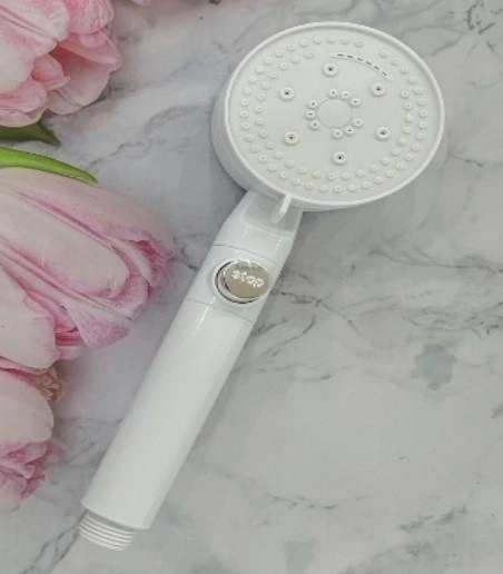 Pomme de douche blanche