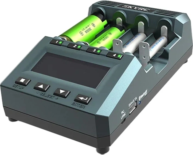 Chargeur SkyRC MC3000 pour piles AA et AAA