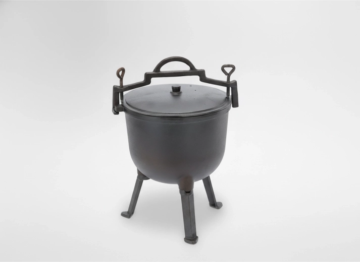 chaudron de chasseur en fer 11 l avec couvercle et trépied