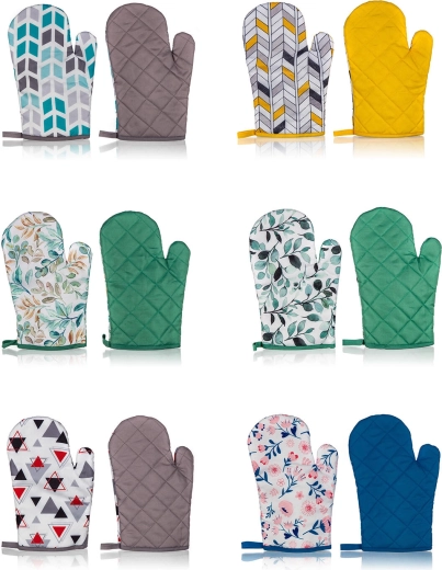 Maniques de cuisine BASIC avec boucle, polyester, 27 × 17 cm, lot de 2 pièces, motifs assortis