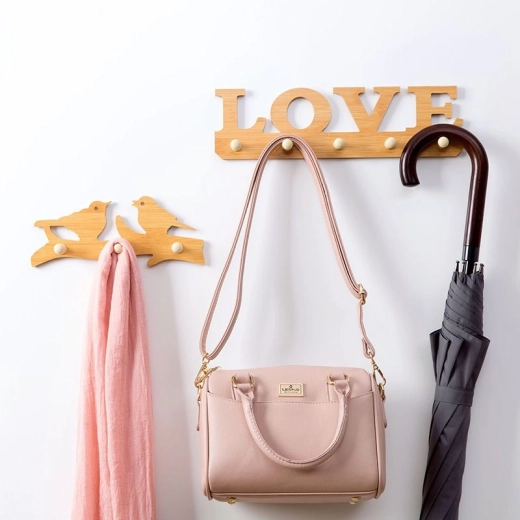 Porte-manteau en bois tendance Love