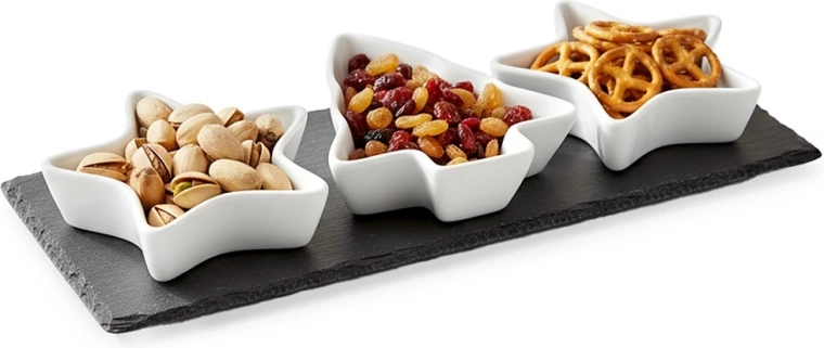Petites coupelles en porcelaine pour gourmandises sur plateau, set de 4 pièces