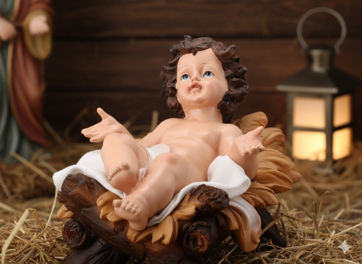 Figurine de l’Enfant Jésus dans la mangeoire en polyrésine 35 × 22 × 25 cm