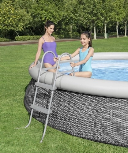 Entrée et sortie sécurisées de la piscine