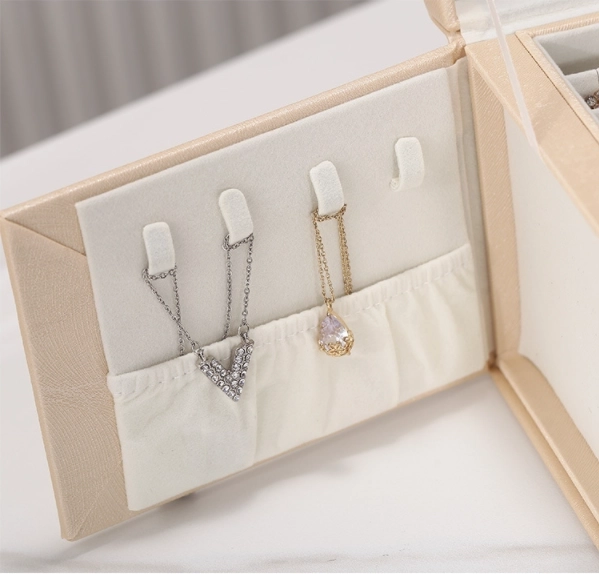 Boîte à bijoux à plusieurs niveaux dorée