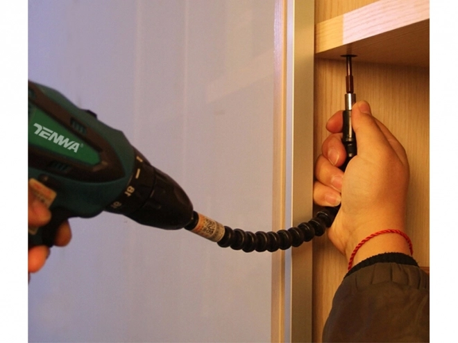 Embout flexible pour tournevis et perceuses