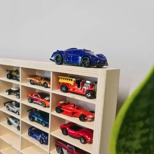 Étagère en bois pour petites voitures