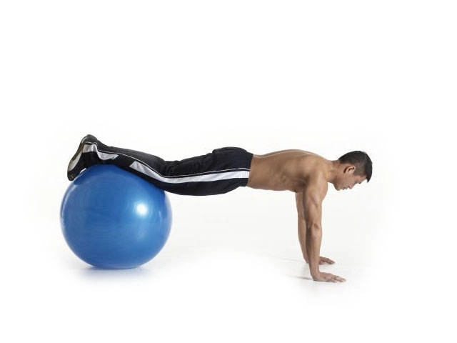 Balle de gymnastique avec pompe