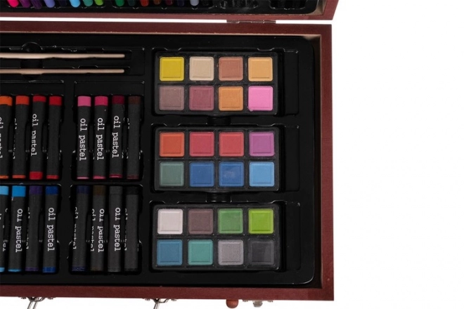 Ensemble de peinture dans une valise