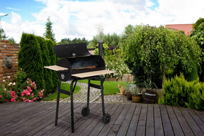 Grand barbecue de jardin avec thermomètre et cheminée