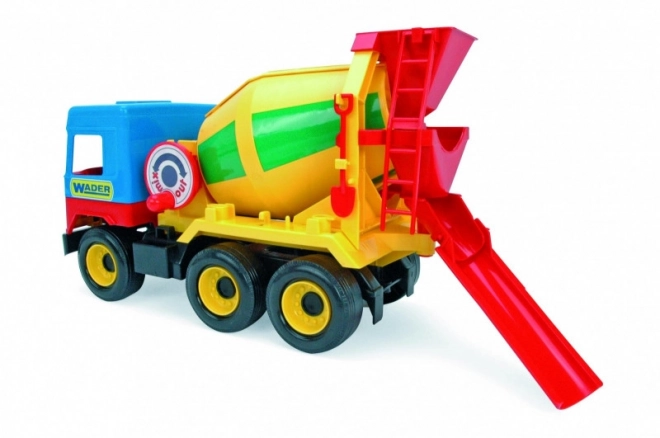 Camion moyen bétonnière
