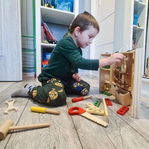 Boîte + ensemble d'outils en bois 22697
