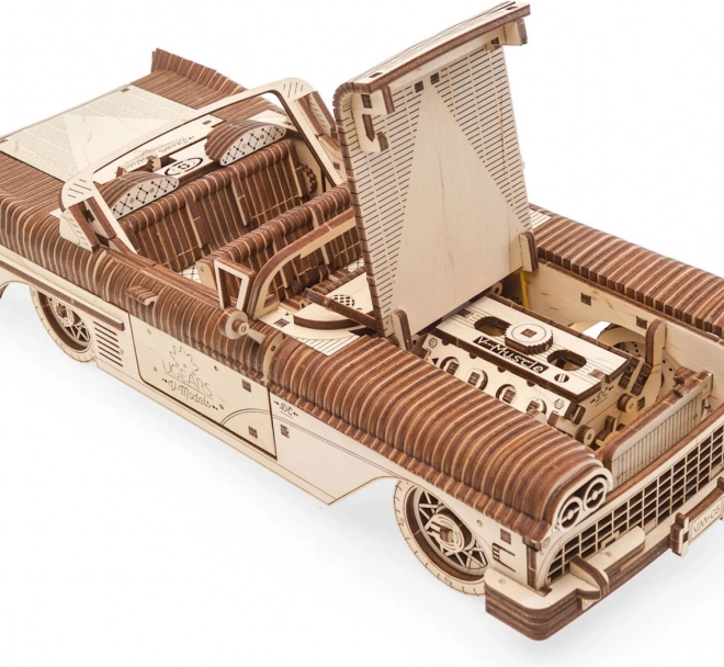 Moteur V8 détaillé en mouvement