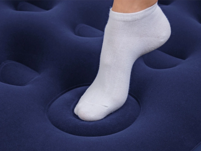 Matelas gonflable Queen avec pompe intégrée par Bestway