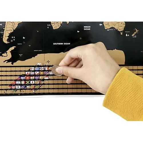 Carte du monde à gratter avec drapeaux et accessoires