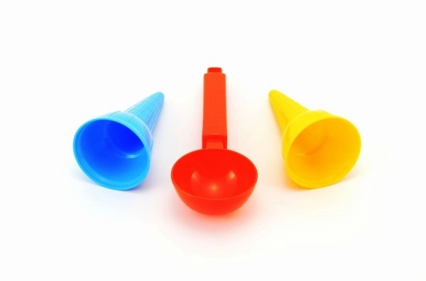 Ensemble de crème glacée - 2 cônes + cuillère en plastique dans un filet 8x18cm