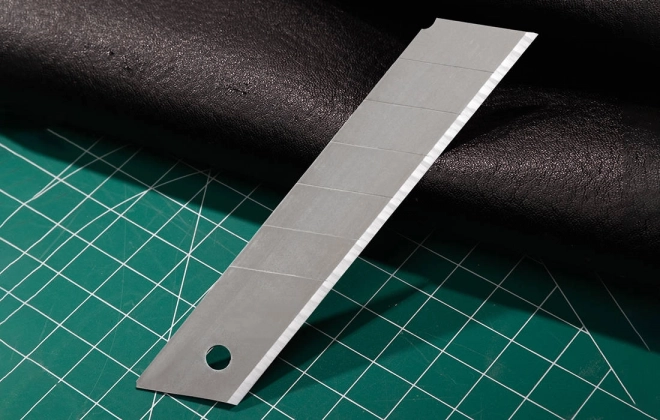 Couteau 25 mm 10 pcs tête de lame Deli Tools EDL-DP05 (argent)