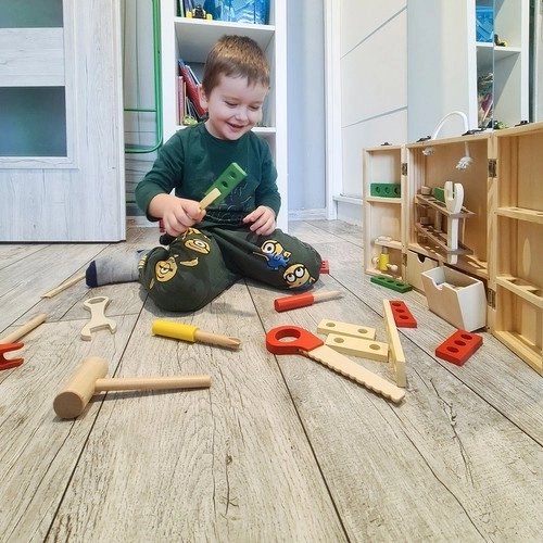 Boîte + ensemble d'outils en bois 22697