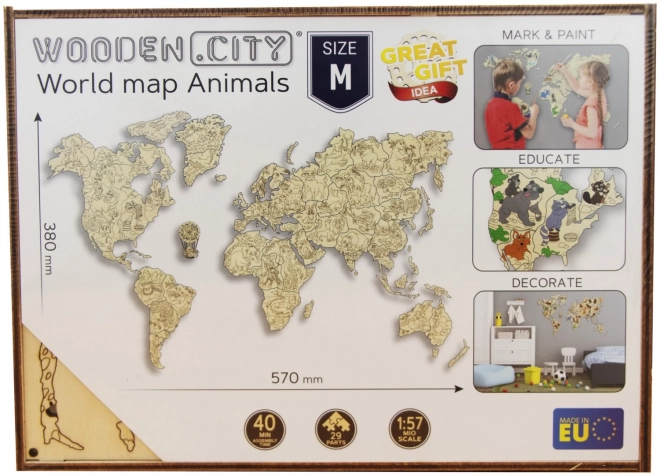 Carte du monde en bois avec animaux