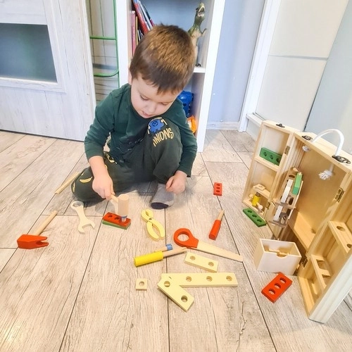 Boîte + ensemble d'outils en bois 22697