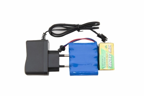 Tank RC en plastique 27cm 27MHz avec batterie+pack rechargeable avec son dans boîte 37x17x19cm