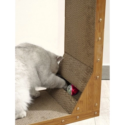 Grattoir d'angle pour chats avec balle