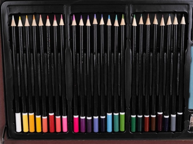 Ensemble de peinture dans une valise