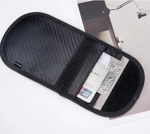 Deux poches pour clés et cartes