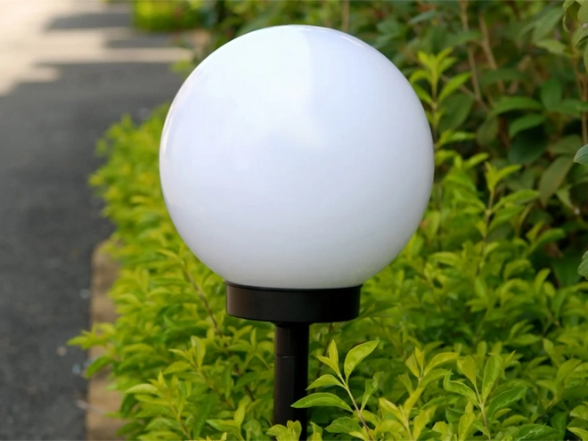 Lampes de jardin solaires boules blanches avec éclairage LED