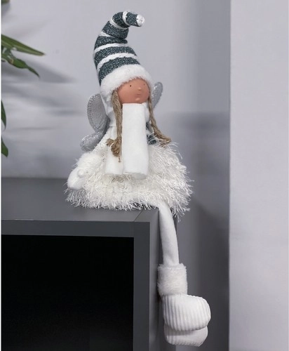 Reste assise en toute sécurité sur le bord d’une étagère