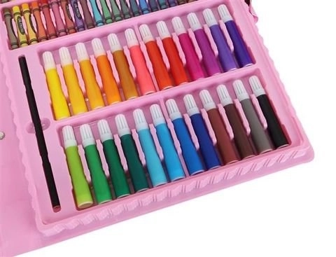 Grand ensemble de peinture dans une valise rose