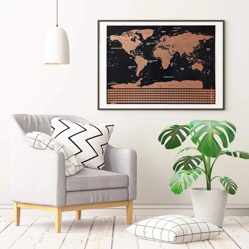 Carte du monde à gratter avec drapeaux et accessoires