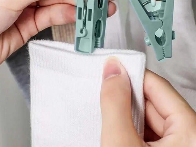 Séchoir suspendu pour chaussettes et linge avec 32 pinces
