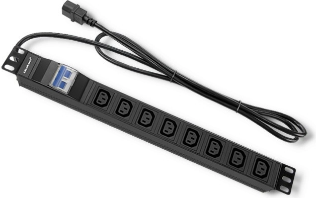 8 prises IEC et protection contre les surtensions