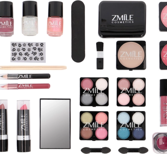Équipement complet pour le maquillage et la manucure