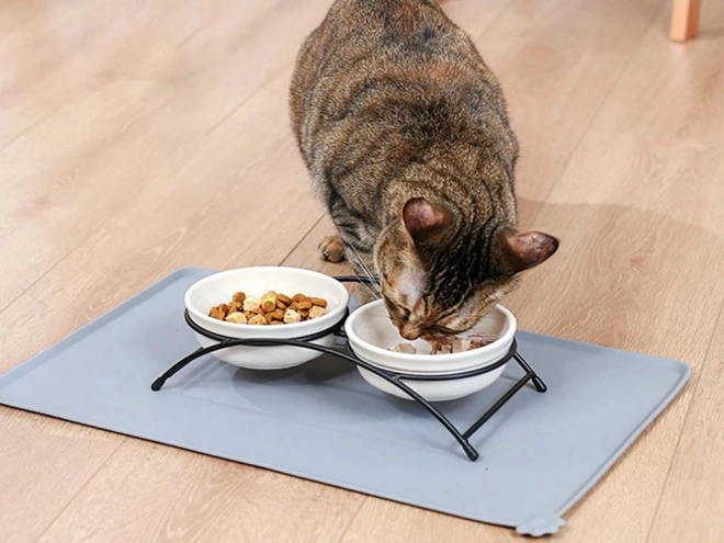 Tapis antidérapant en silicone imperméable pour bols pour chiens et chats