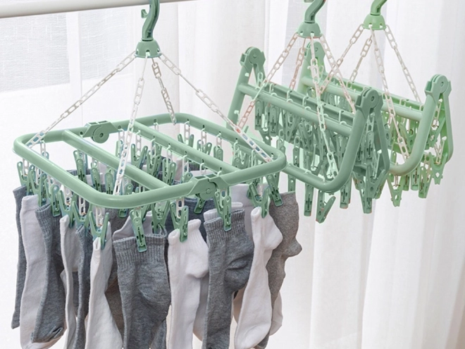 Séchoir suspendu pour chaussettes et linge avec 32 pinces