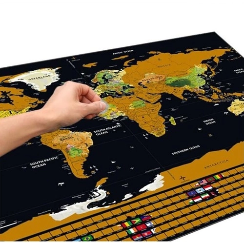 Carte du monde à gratter avec drapeaux et accessoires