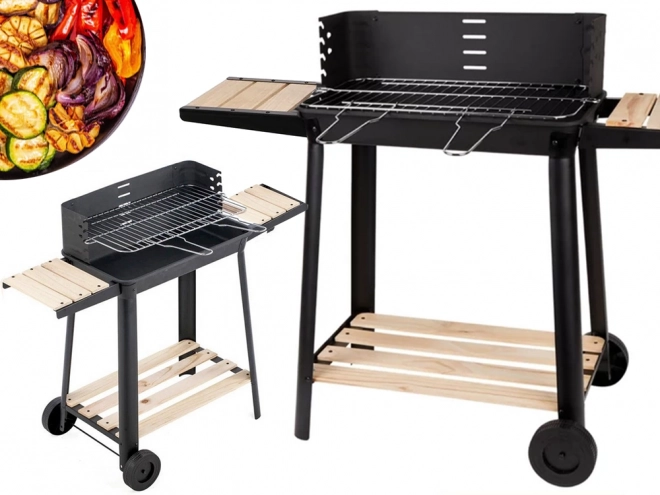 Grand barbecue de jardin au charbon de bois