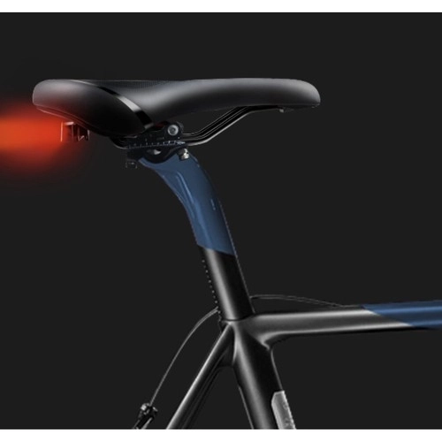 Selle de vélo étroite avec ventilation et feu arrière