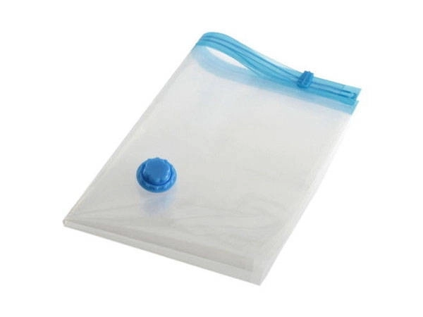 Sacs sous vide suspendus pour gain de place