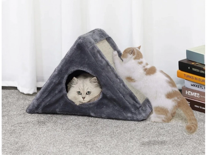 Griffoir triangulaire et maison pour chats avec balle