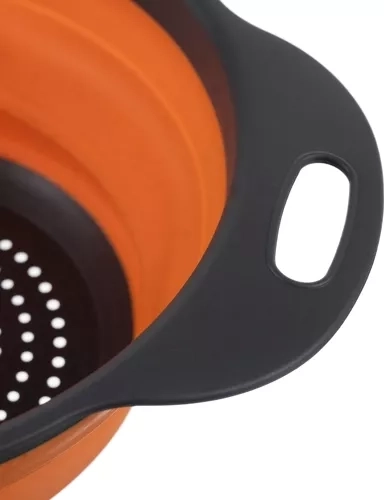 Poignées confortables et possibilité d’accrochage