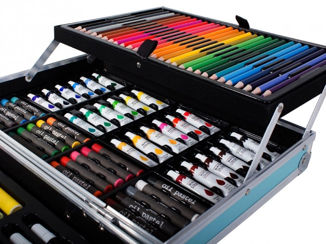 Ensemble artistique pour enfants dans une valise