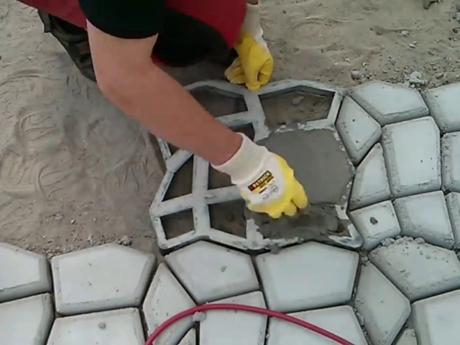 Moule pour pavés en béton tête de chat