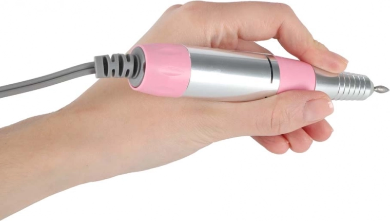 Pièce à main ergonomique et légère