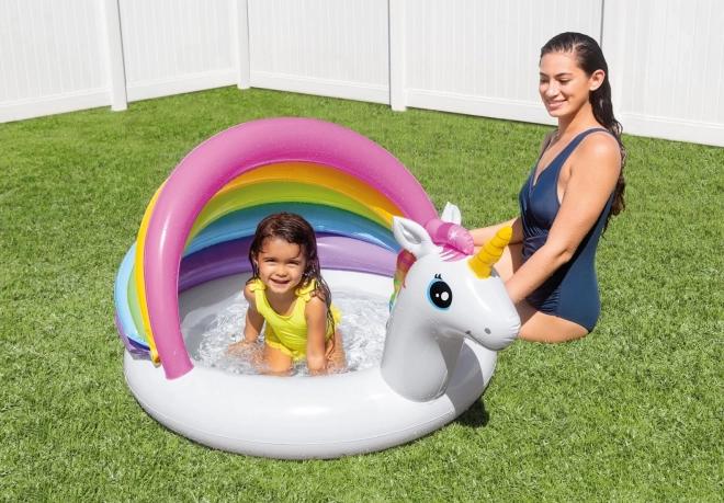 57113NP Piscine avec toit licorne