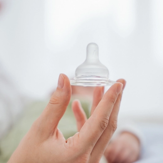 Tétine en silicone souple comme au sein