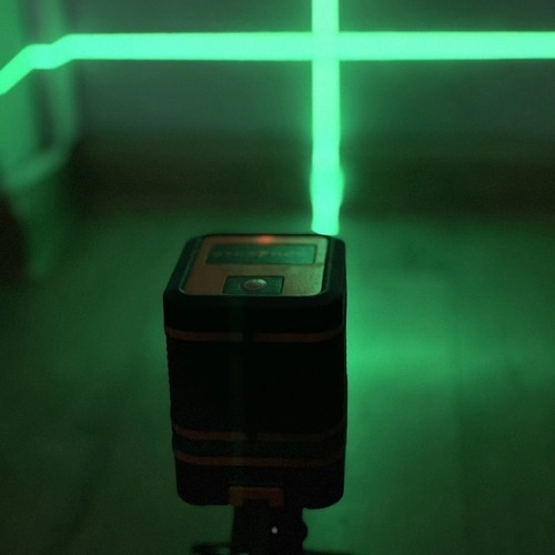 Niveau laser avec laser croisé vert