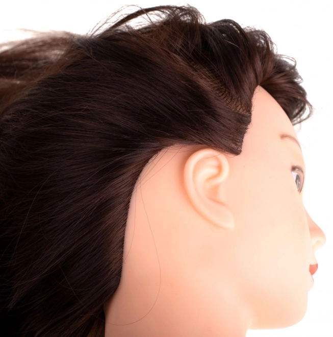 Tête de formation de coiffure cheveux naturels bruns